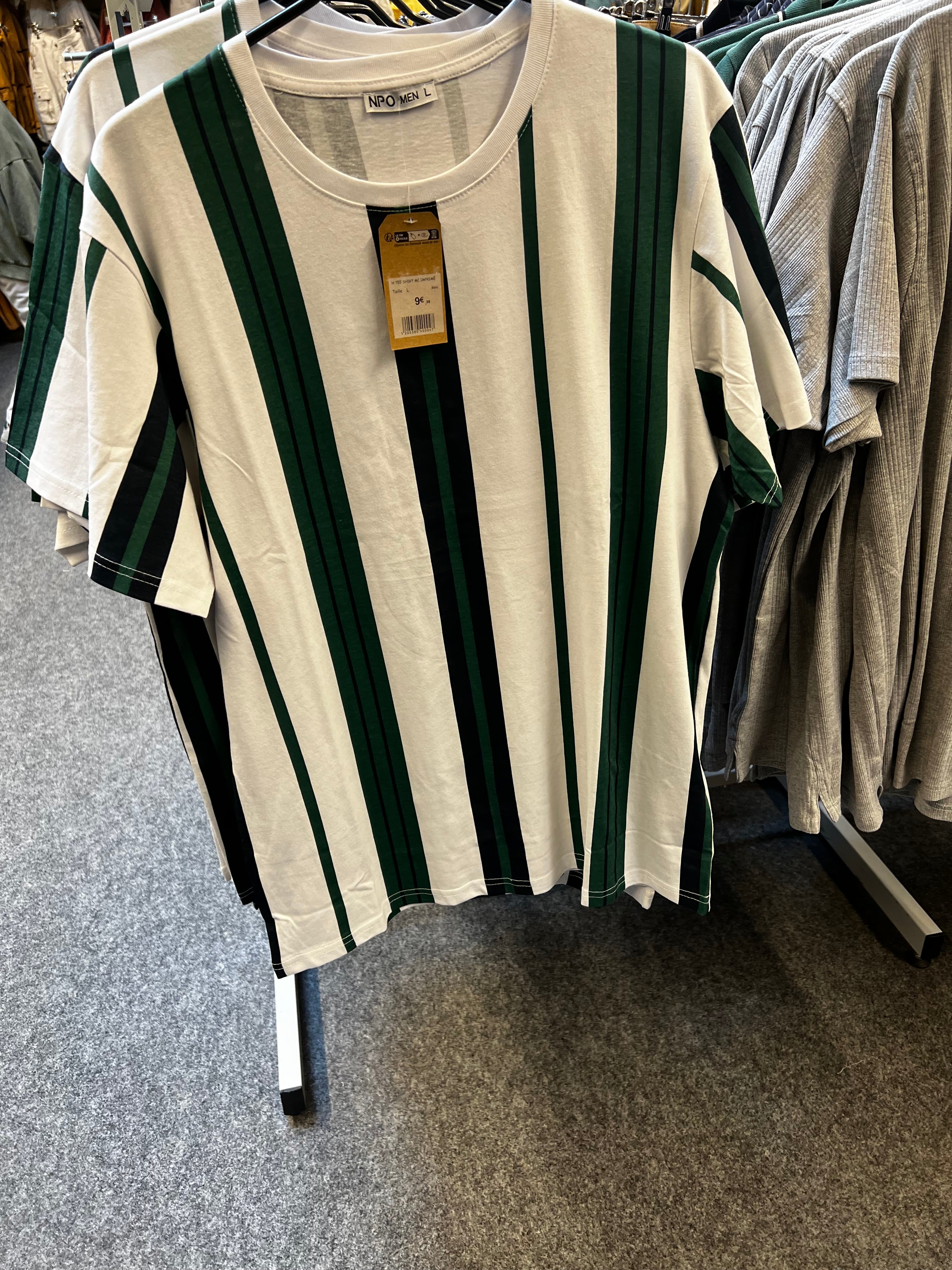 T-shirt blanc et vert à rayures